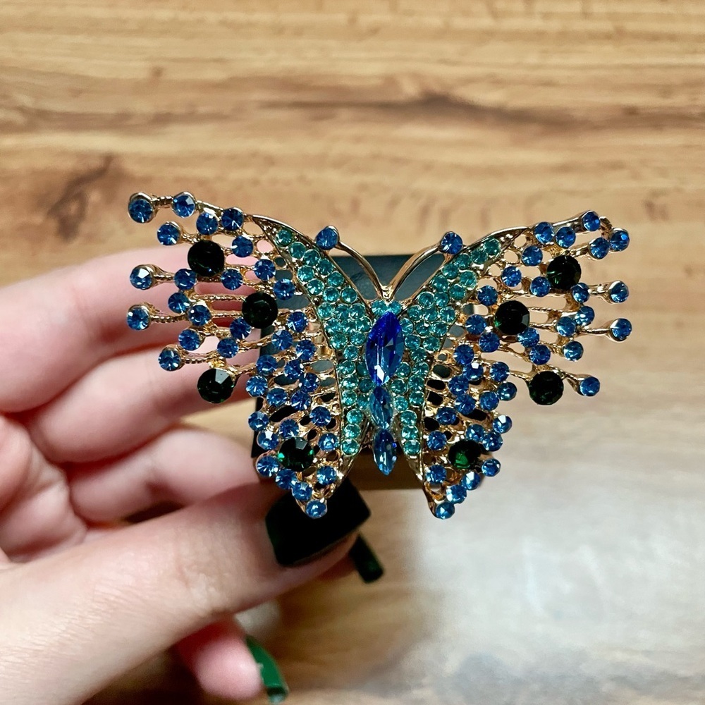 Huge Butterfly Rhinestone Statement Ring - Picture 3 of 7